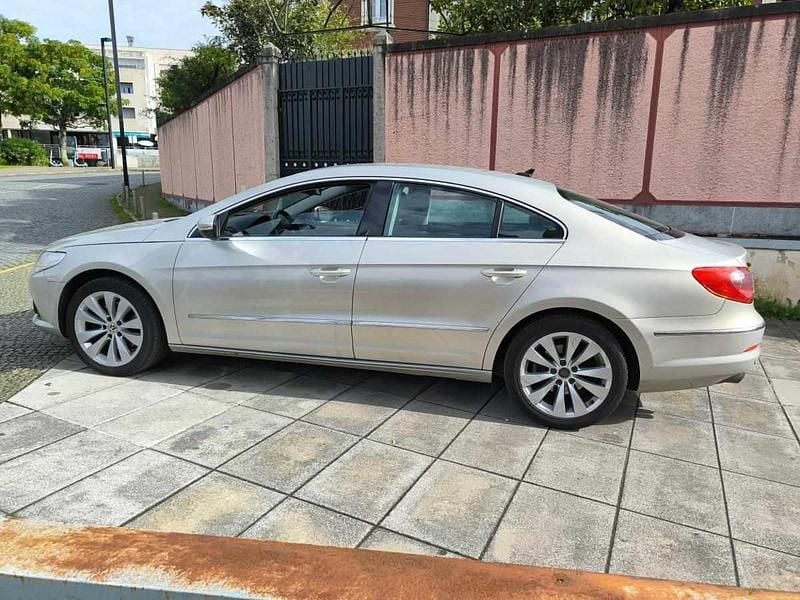 Cinzento Usado 2008 VW CC Sedan | € 8.000 - Imagem 1/4