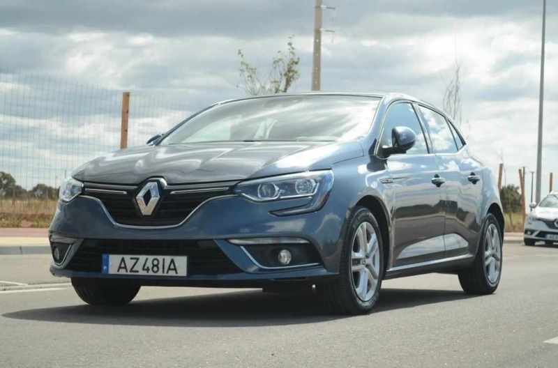 Cinzento Usado 2018 Renault Mégane IV Sedan | € 11.000 (Preço justo) - Imagem 1/4