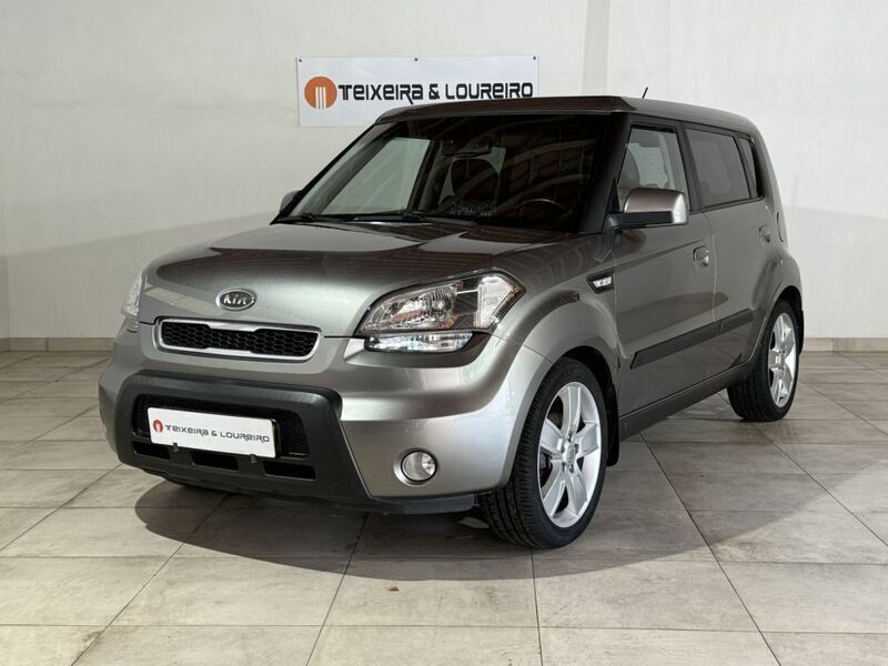 Cinza Usado 2010 Kia Soul SUV | € 7.900 - Imagem 1/4