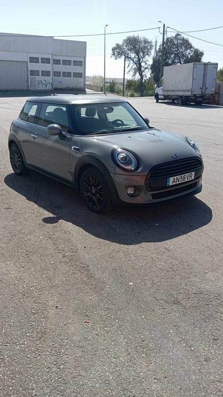 Cinzento Usado 2018 Mini Cooper D Citadino | € 11.500 - Imagem 1/4