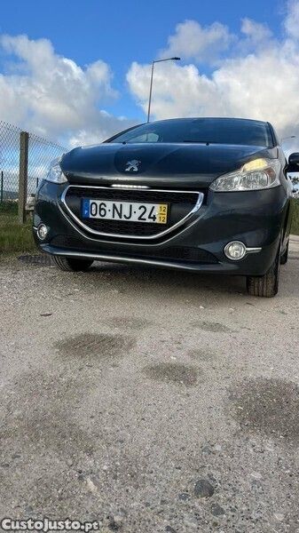 Cinza Usado 2012 Peugeot 208 Style Citadino | € 5.990 (Preço justo) - Imagem 1/1