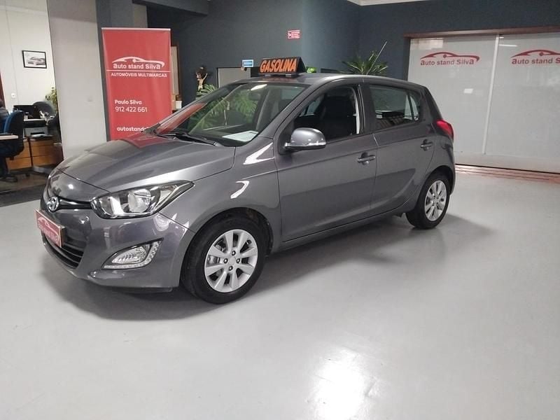 Cinza Usado 2015 Hyundai i20 Comfort | € 8.250 (Bom preço) - Imagem 1/4