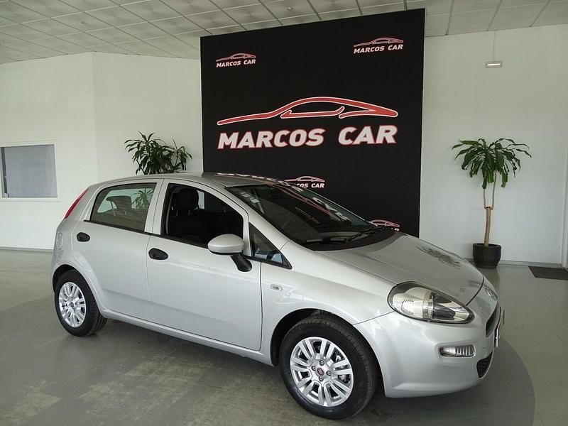 Cinzento (metalizado) Usado 2016 Fiat Punto Easy Citadino | € 8.900 (Caro) - Imagem 1/4