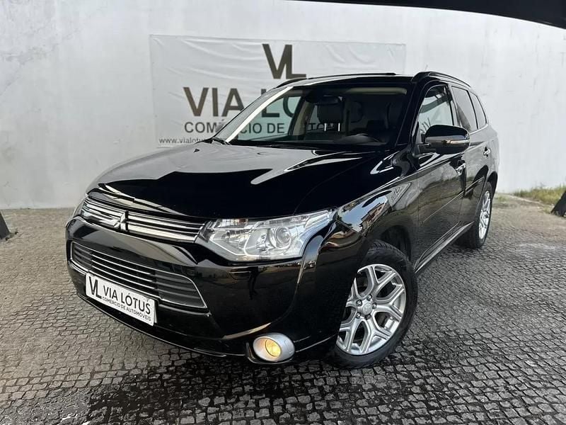 Preto Usado 2015 Mitsubishi Outlander P-HEV Instyle SUV | € 14.500 (Preço justo) - Imagem 1/4