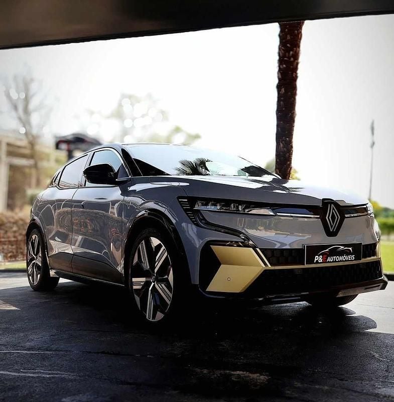 Cinzento Usado 2023 Renault Mégane | € 32.599 (Preço elevado) - Imagem 1/4