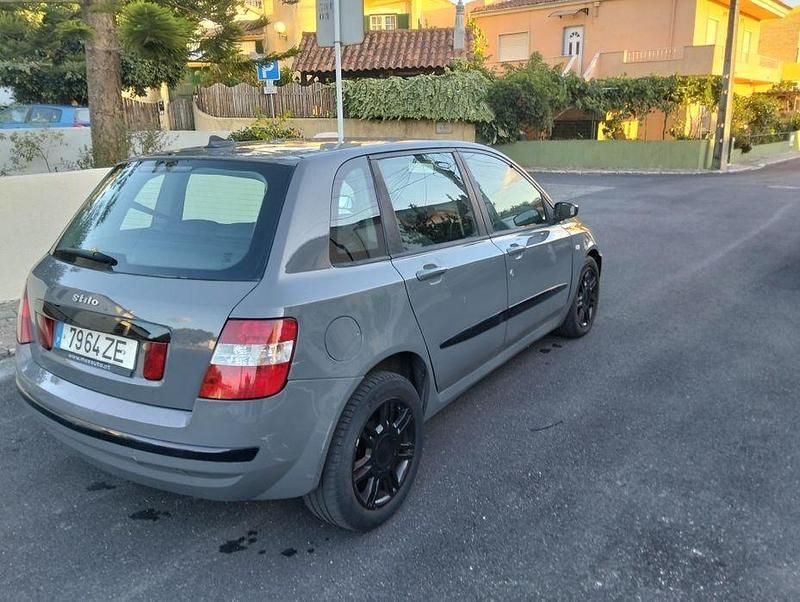 Usado 2004 Fiat Stilo Sedan | € 1.850 - Imagem 1/4