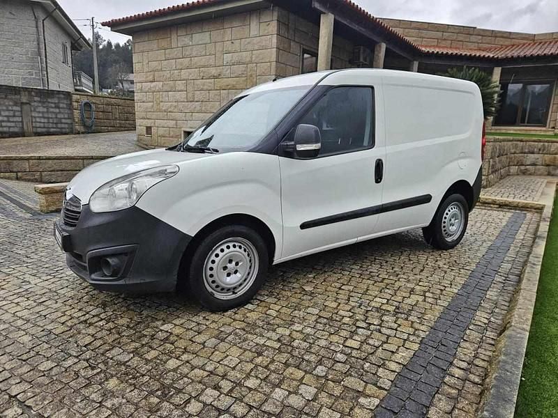 Usado Opel Combo 105 HP (77 kW) 2017 Branco Carrinha