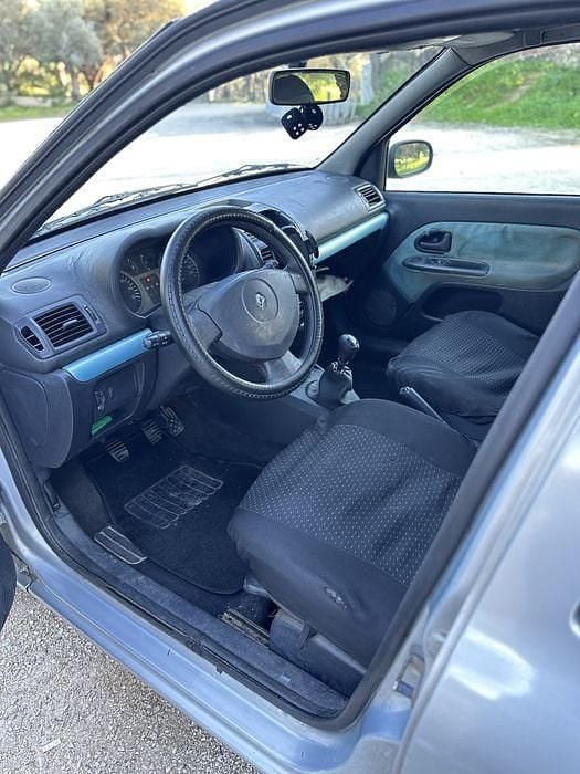 Usado Renault Clio II 75 HP (55 kW) 2002 Sedan