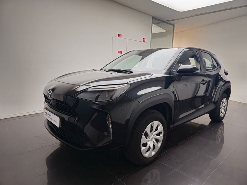 Preto (pintura metalizada) Usado 2023 Toyota Yaris Comfort Sedan | € 25.250 (Preço justo) - Imagem 1/4