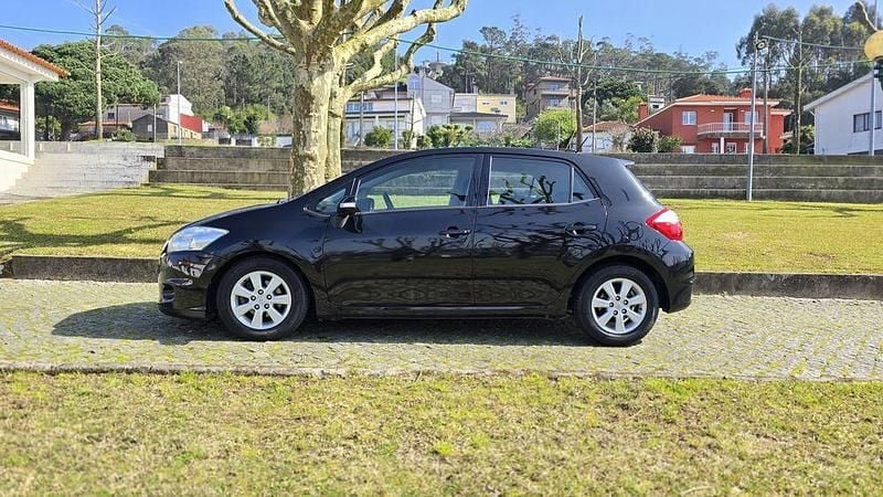 Usado Toyota Auris 90 HP (66 kW) 2012 Sedan