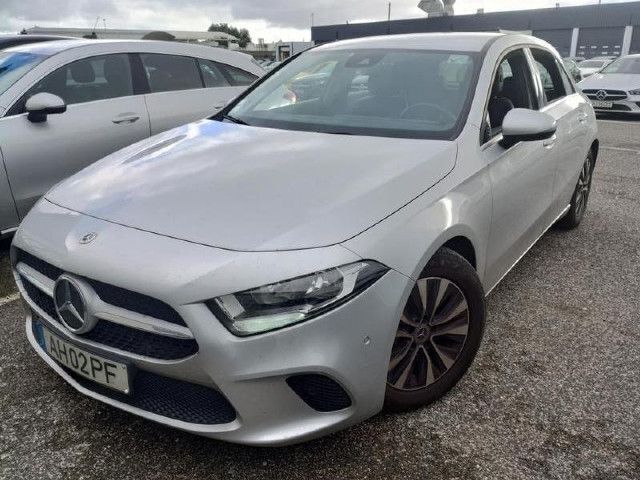 Prata iridium Usado 2021 Mercedes A180 | € 31.900 - Imagem 1/4