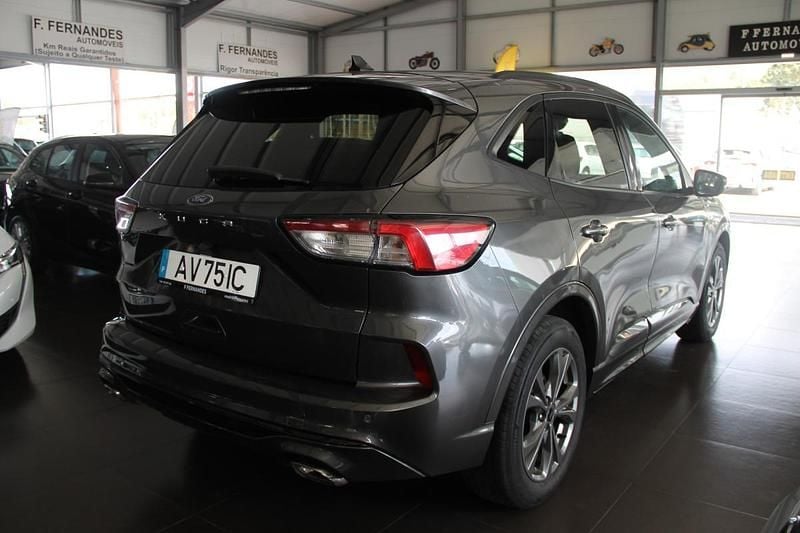 Usado Ford Kuga 120 HP (88 kW) 2022 Antracite SUV