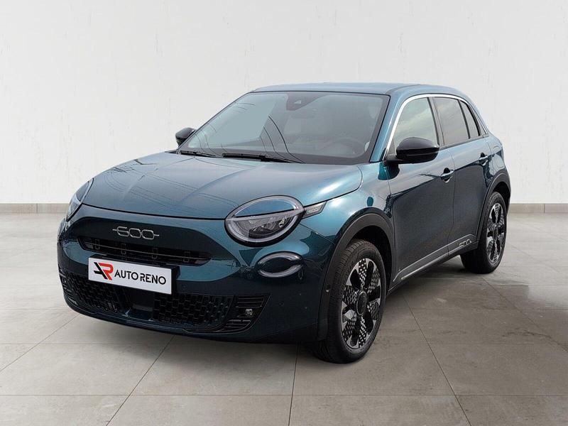 Azul Usado 2025 Fiat 600 La Prima SUV | € 23.490 - Imagem 1/4