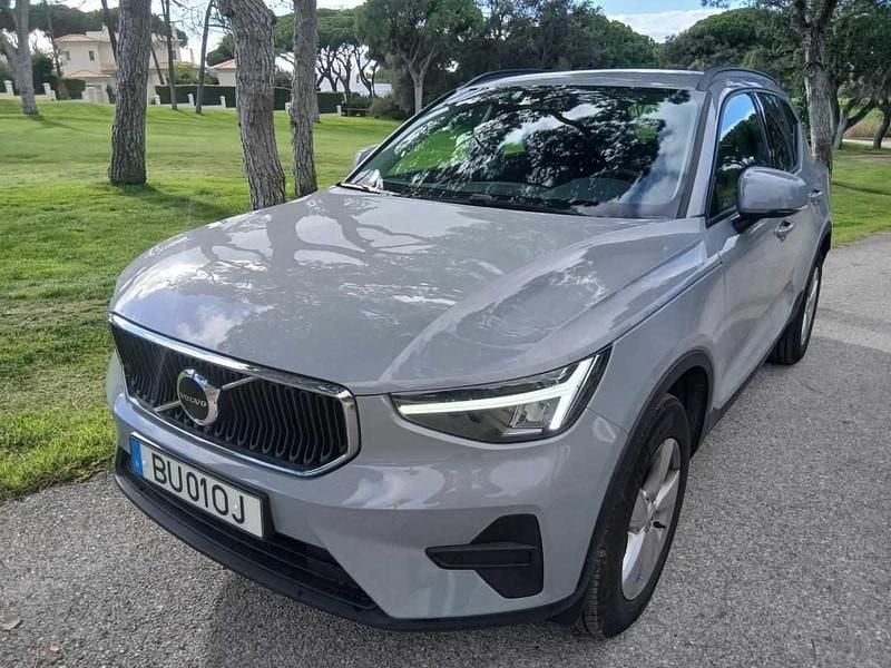 Cinzento Usado 2025 Volvo XC40 SUV | € 38.900 (Bom preço) - Imagem 1/4
