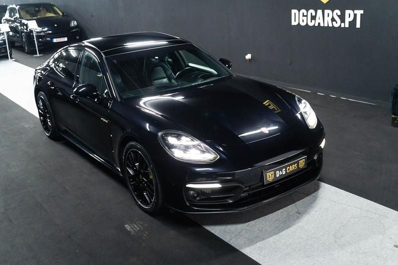Preto Usado 2021 Porsche Panamera Sedan | € 82.900 - Imagem 1/4