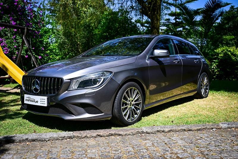 Cinza Usado 2016 Mercedes CLA180 Shooting Brake Edition Carrinha | € 18.900 (Preço justo) - Imagem 1/4