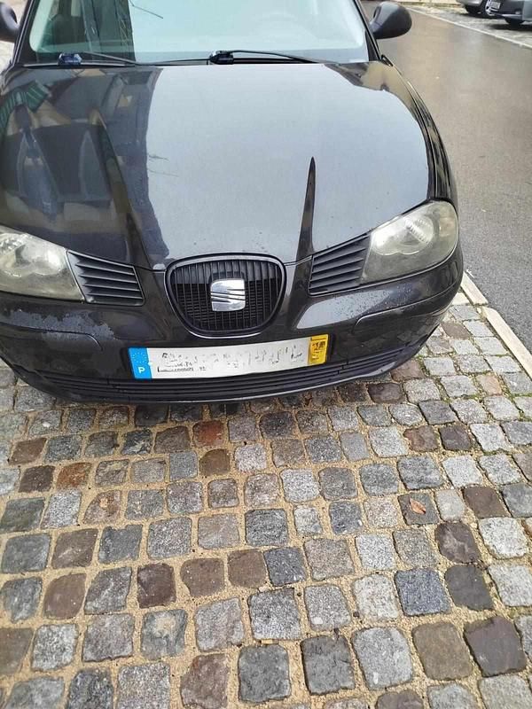 Usado Seat Cordoba 75 HP (55 kW) 2005 Preto Sedan