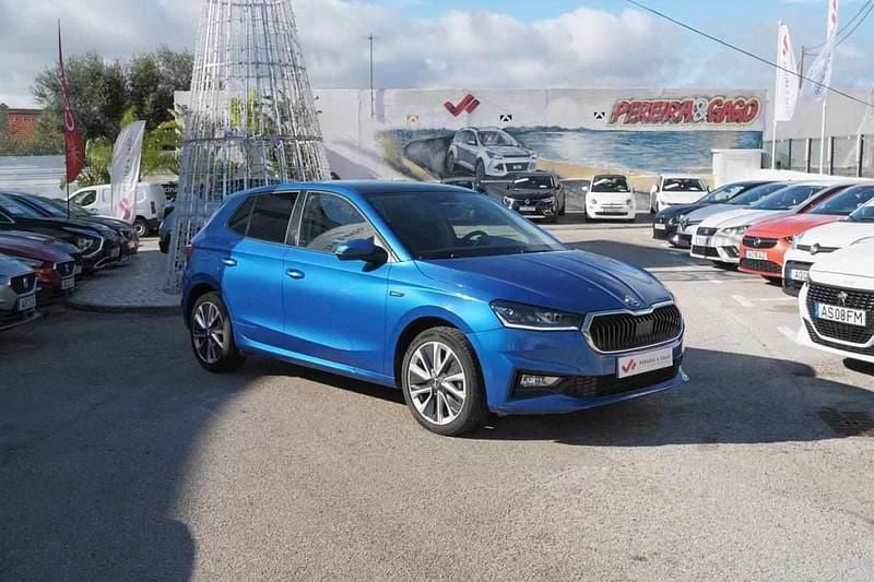 Azul Usado 2022 Skoda Fabia Citadino | € 16.950 (Preço justo) - Imagem 1/4