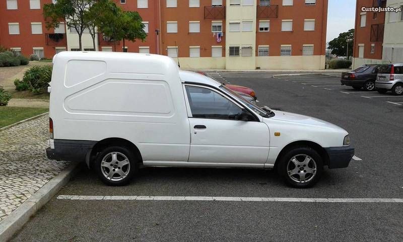 Nissan sunny van