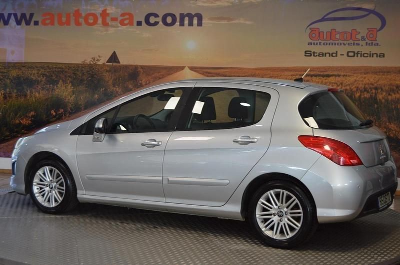 Usado Peugeot 308 Active 92 HP (67 kW) 2012 Cinza