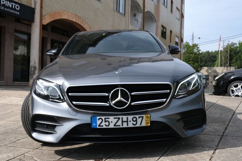 Cinza Usado 2019 Mercedes E300 AMG line Sedan | € 34.900 (Preço justo) - Imagem 1/4