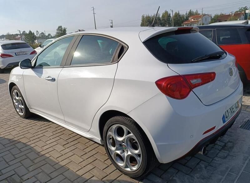 Branco (metalizado) Usado 2019 Alfa Romeo Giulietta Citadino | € 17.990 (Preço justo) - Imagem 1/4