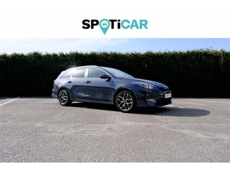 Preto Usado 2023 Kia Ceed Sport Sedan | € 24.900 - Imagem 1/4