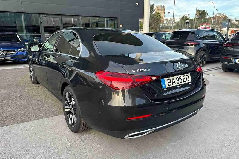 Usado Mercedes C220 Avantgarde 200 HP (147 kW) 2023 Cinzento Sedan