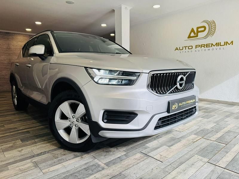 Cinza Usado 2019 Volvo XC40 Momentum SUV | € 20.950 (Caro) - Imagem 1/4