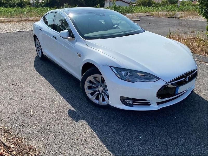 Usado 2015 Tesla Model S Sedan | € 27.000 - Imagem 1/4