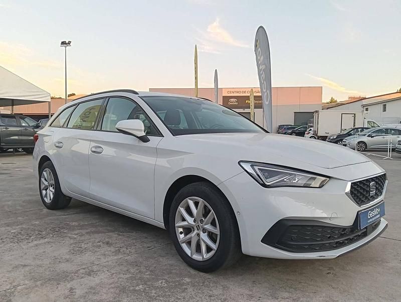 Usado Seat Leon ST 110 HP (80 kW) 2022 Branco Carrinha