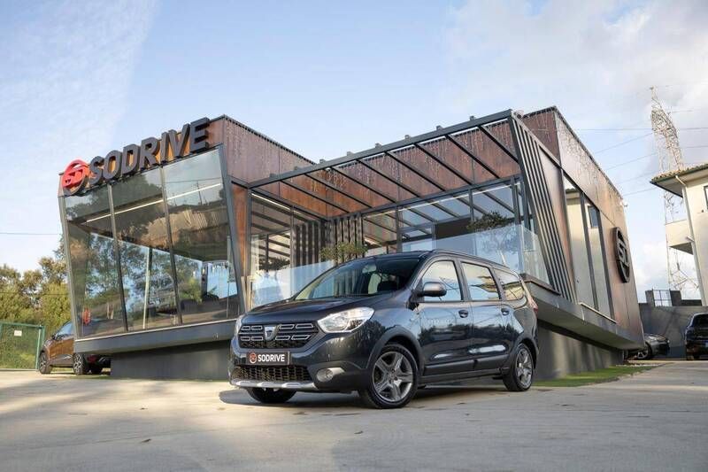 Antracite Usado 2019 Dacia Lodgy Stepway Monovolume | € 14.900 (Preço justo) - Imagem 1/4