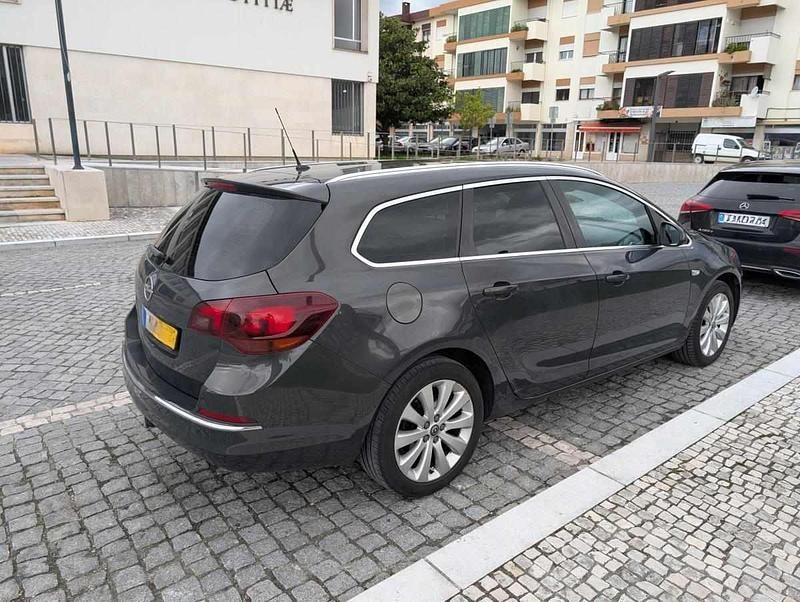 Cinzento Usado 2014 Opel Astra Sport Carrinha | € 11.000 - Imagem 1/4