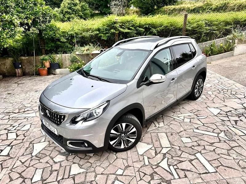 Usado Peugeot 2008 130 HP (95 kW) 2016 Cinzento SUV