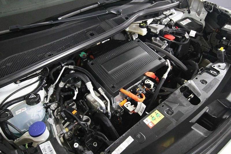 Branco Usado 2022 Peugeot e-2008 Allure SUV | € 25.999 (Caro) - Imagem 1/1