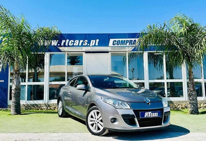 Cinzento Usado 2009 Renault Mégane III Coupé | € 7.980 (Caro) - Imagem 1/4