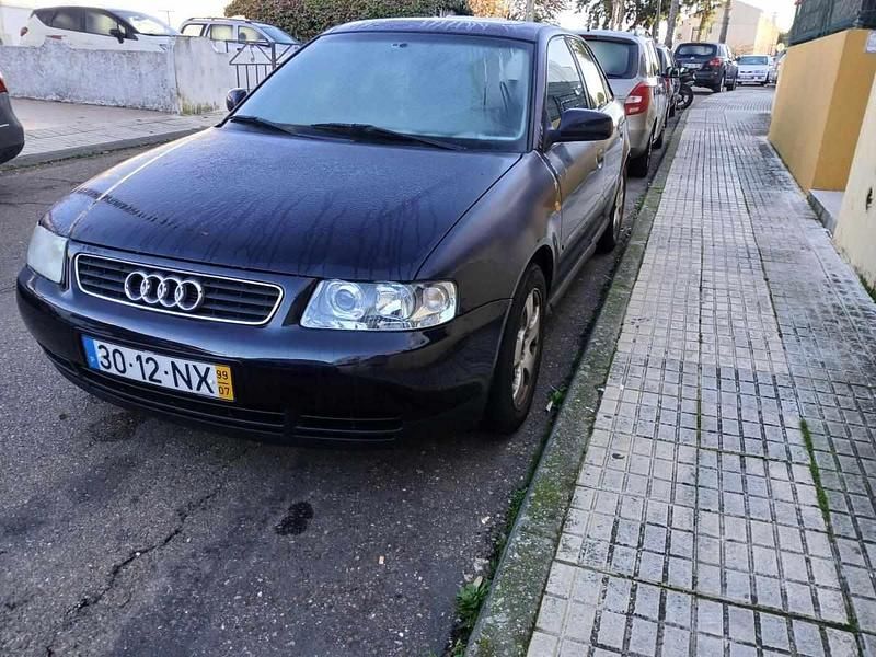 Usado Audi A3 110 HP (80 kW) 1999 Azul Citadino