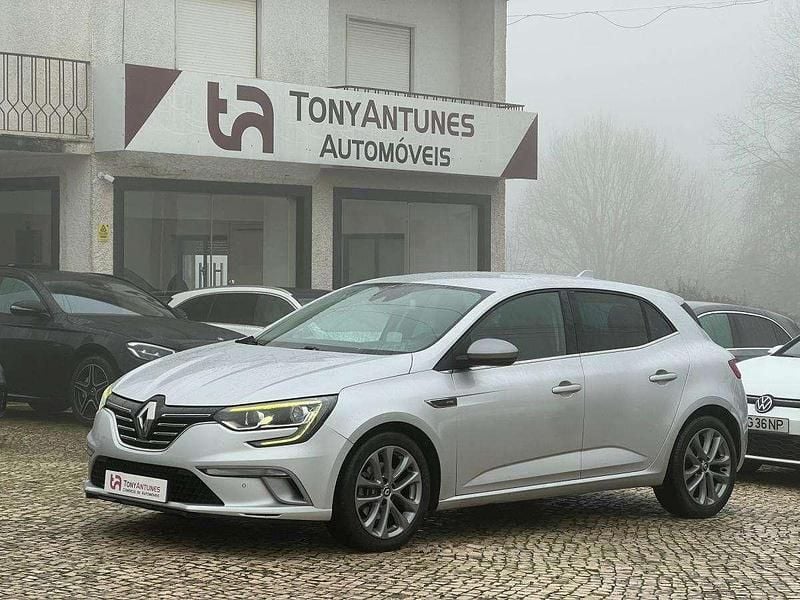 Cinzento Usado 2016 Renault Mégane III | € 15.750 - Imagem 1/4