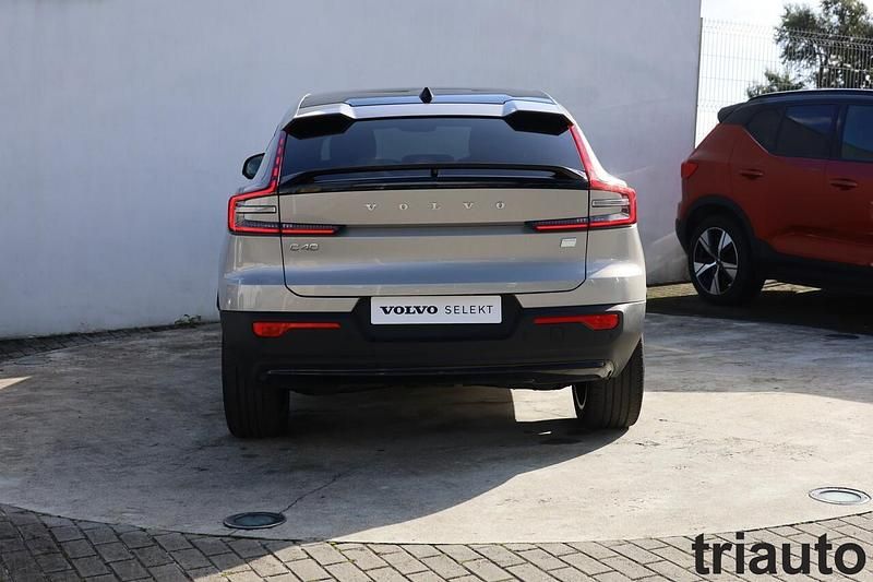 Usado Volvo C40 Plus 185 kW (252 HP) 2023 Prateado alvorada SUV