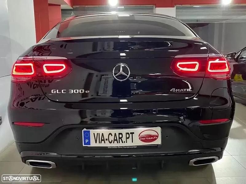 Usado Mercedes GLC300e AMG line 333 HP (244 kW) 2021 Preto Coupé