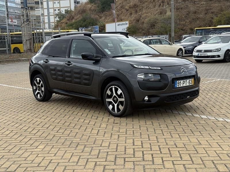 Cinza Usado 2015 Citroën C4 Feel | € 8.900 (Bom preço) - Imagem 1/4