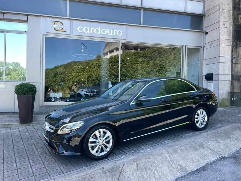 Preto preto Usado 2019 Mercedes C220 Sedan | € 32.900 (Bom preço) - Imagem 1/4