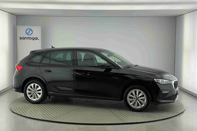 Preto Novo 2025 Skoda Scala Selection Citadino | € 25.990 (Preço justo) - Imagem 1/4