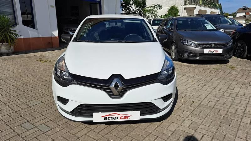 Usado Renault Clio IV Zen 75 HP (55 kW) 2019 Branco Sedan
