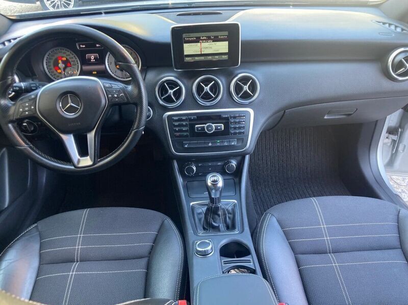 Usado Mercedes A180 Urban 109 HP (80 kW) 2014 Cinza