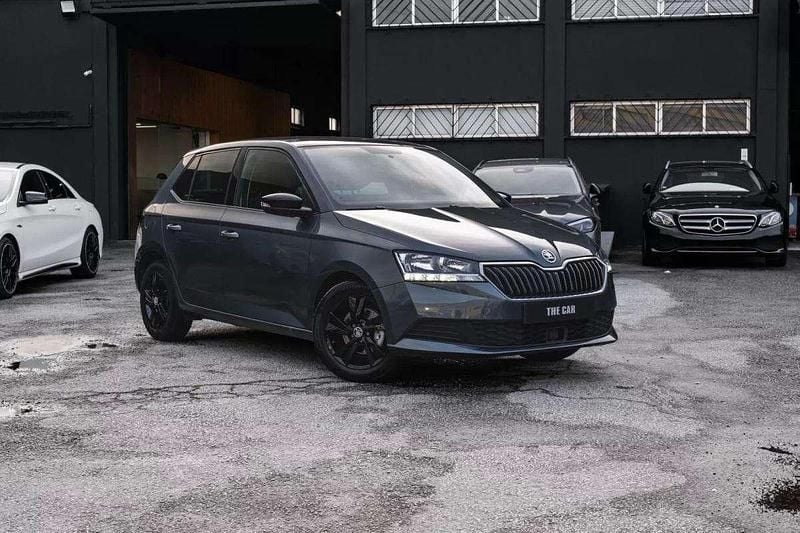 Cinzento Usado 2021 Skoda Fabia Essence Citadino | € 10.999 (Preço justo) - Imagem 1/4