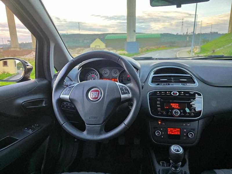 Usado Fiat Punto S 69 HP (50 kW) 2018 Preto Citadino