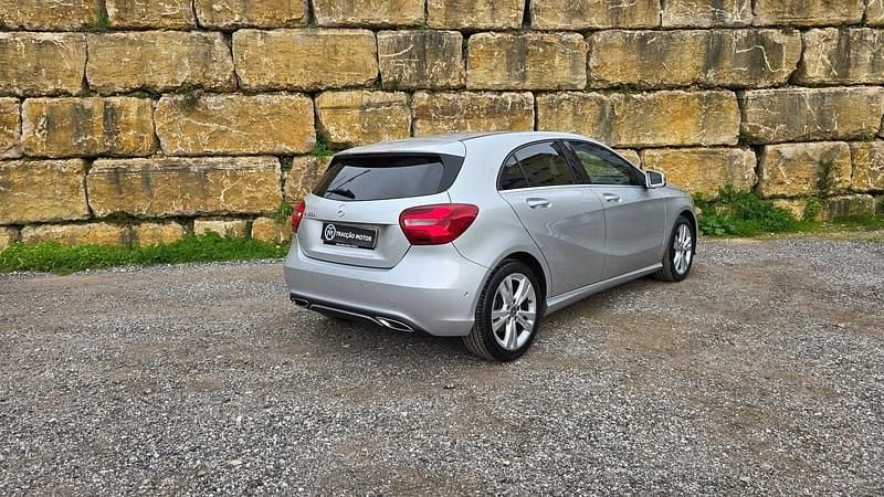 Usado Mercedes A180 Urban 109 HP (80 kW) 2018 Cinza