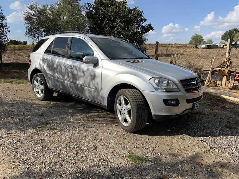 Usado Mercedes ML320 224 HP (164 kW) 2006 Cinzento SUV