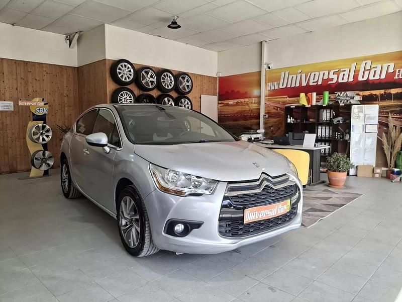 Cinzento Usado 2011 Citroën DS4 So Chic Citadino | € 9.800 - Imagem 1/4